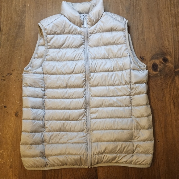 UNIQLO Women's Light Weight Down Puffer Vest Jacket Packable Silver Size Small - Picture 1 of 8